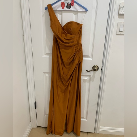 Gorgeous Marigold colored gown with slit - Picture 2 of 5
